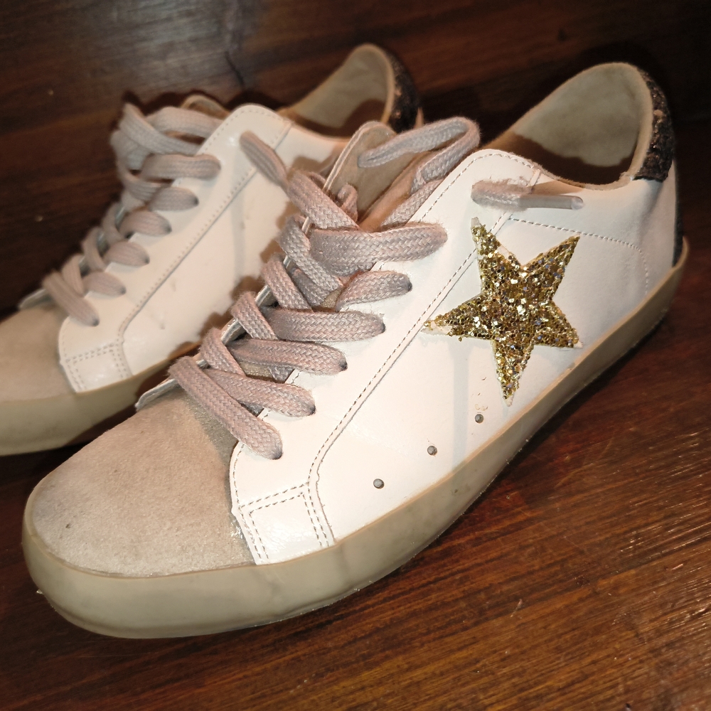 ShuShop White Sneakers with Glittering Gold Star Size 3 Kids